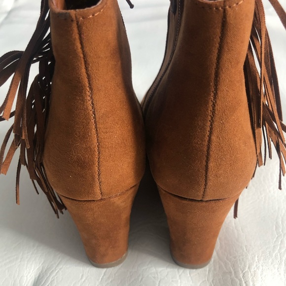 Excellent Condition!! Fringe Ankle Boots - Picture 5 of 7